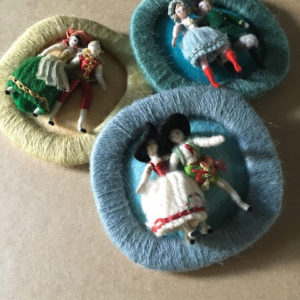 broches aux miniatures