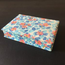 petite boite rose et bleue