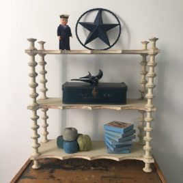 étagère bobines blanche festonnée