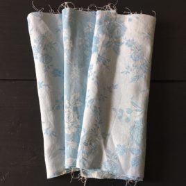 Toile à matelas bleue petit coupon