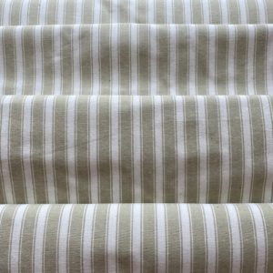 matelas rayé beige et blanc