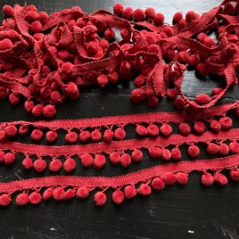 pompons rouges