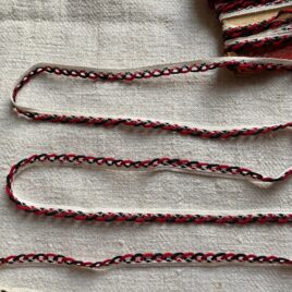 Feston rouge et noir