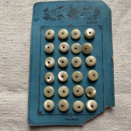 Plaque de boutons nacre